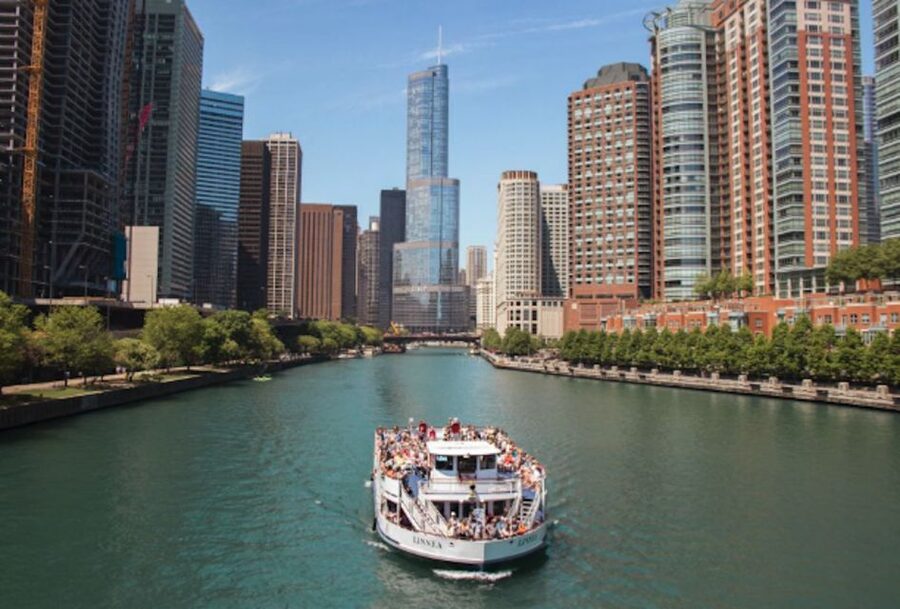 Chicago: 1.5-Hour Lake and River Architecture Cruise - Why this river and lake combination works so well