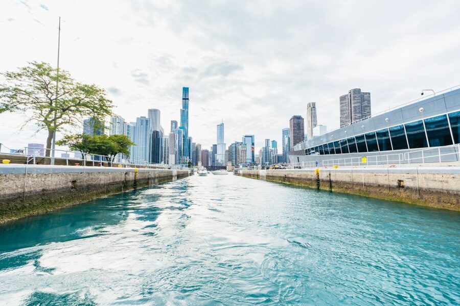Chicago: 1.5-Hour Lake and River Architecture Cruise - Choosing between the open deck and indoor seating