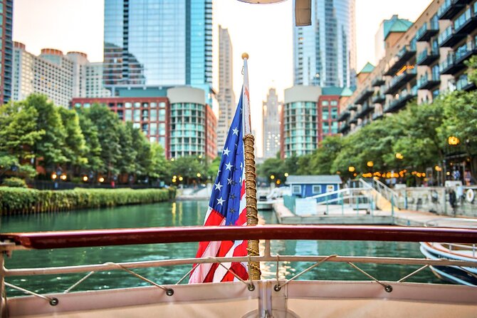 Chicago Architectural River Cruise - Free drinks and paid bar service