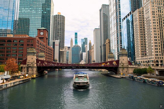 Chicago Architectural River Cruise - The 90-minute route and its changing views