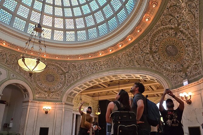 Chicago Architecture and True Crime Tour - Walking through the Loop for 70 minutes