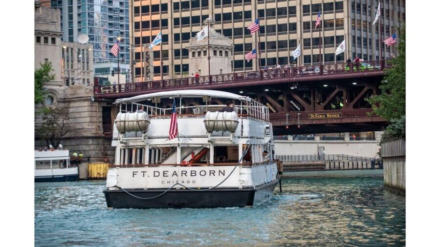 Chicago: Architecture Boat Tour with Drinks - Why the Chicago River is the right place to study architecture