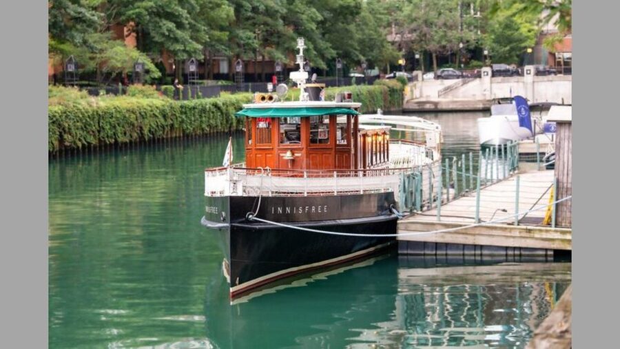 Chicago: Architecture Boat Tour with Drinks - The first minutes on the water