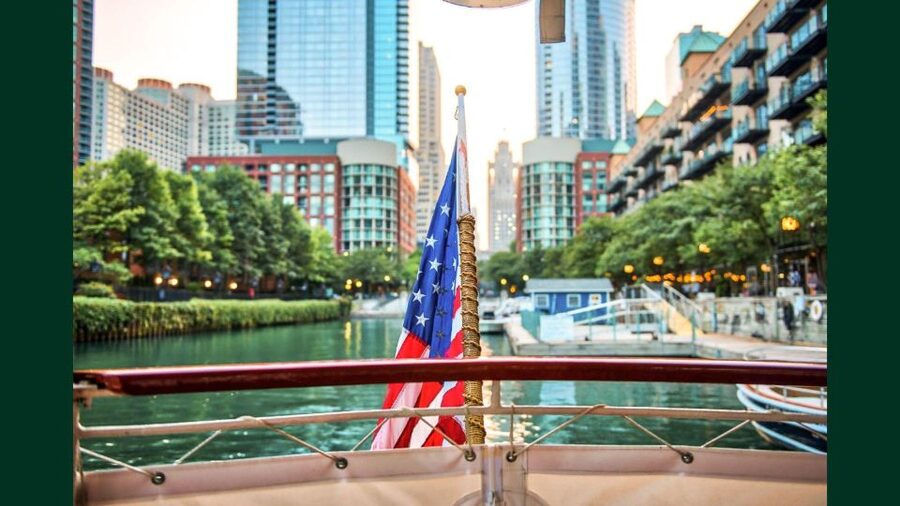 Chicago: Architecture Boat Tour with Drinks - North Branch and South Branch views