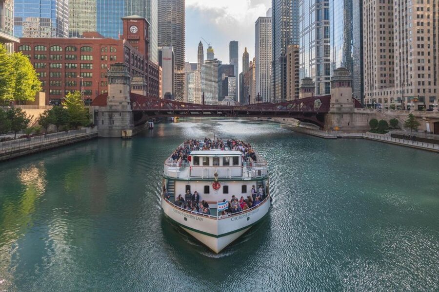 Chicago: Architecture Center Cruise on Chicago's First Lady - What the docent adds to the skyline