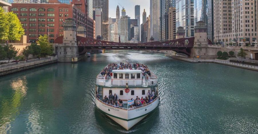 Chicago: Architecture Center Cruise on Chicago's First Lady - The boarding point at Michigan Avenue