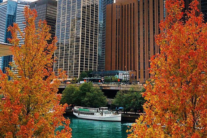 Chicago Architecture Center River Cruise aboard First Lady - Chicago River: the city’s moving front door