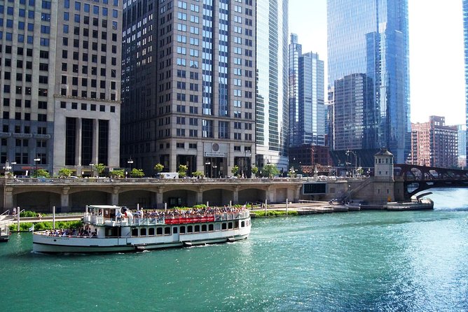 Chicago Architecture Center River Cruise aboard First Lady - Trump Tower and the buildings in conversation