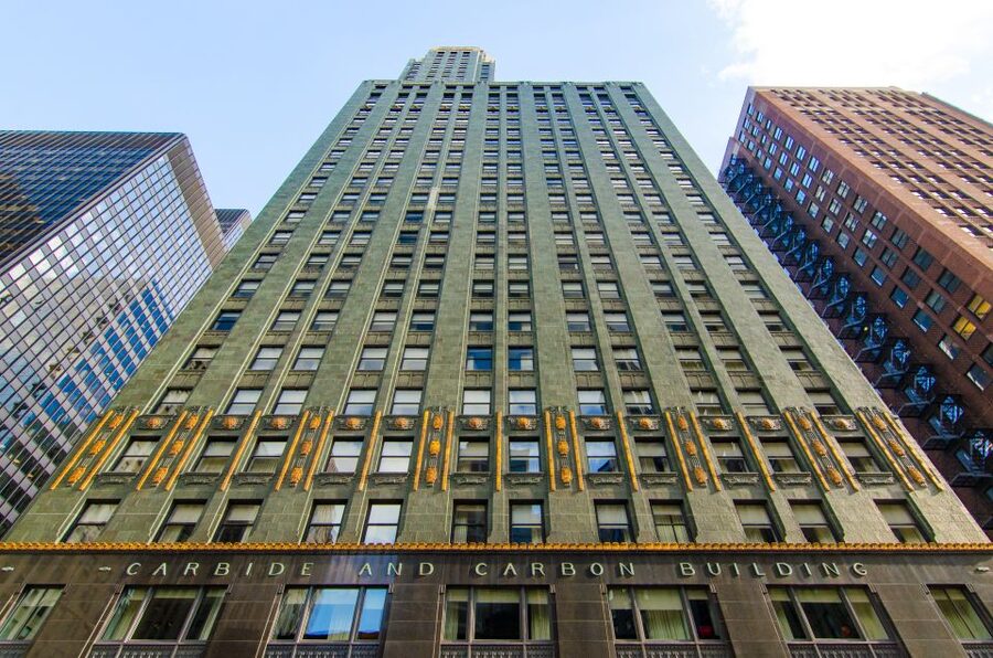Chicago: Art Deco Skyscrapers Walking Tour - Reading the Carbide and Carbon Building