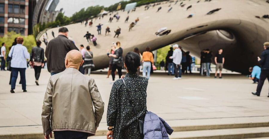 Chicago: Guided Tour with Architecture River Cruise - What the guide adds to the day