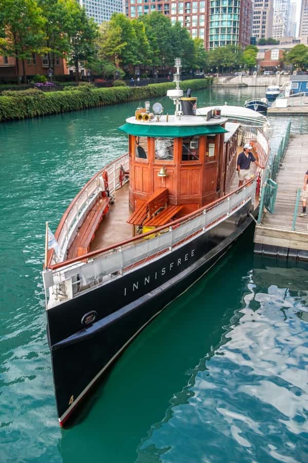 Chicago: Historic Architecture Chicago River Small Boat Tour - More than 50 buildings, with time to compare them