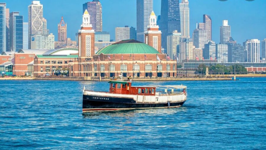Chicago: Historic Architecture Chicago River Small Boat Tour - Finding a seat where you can hear