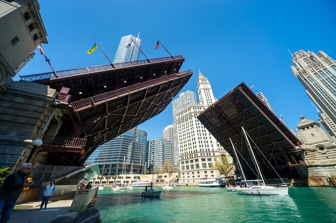 Chicago History and Architecture Walking Tour with Boat Cruise - The 75-minute Shoreline Sightseeing cruise