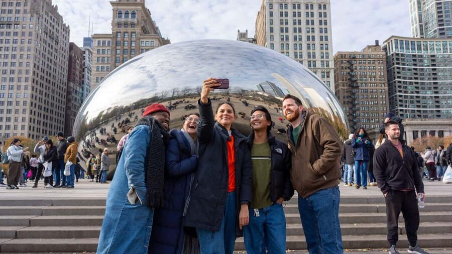 Chicago Loop: Art, Skyscrapers, Millennium Park & "The Bean" - Finishing at Cloud Gate, better known as The Bean