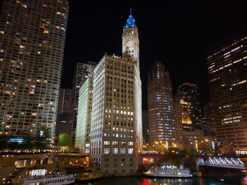 Chicago River: 1.5-Hour Guided Architecture Cruise - Merchandise Mart, Mies van der Rohe, and modern Chicago