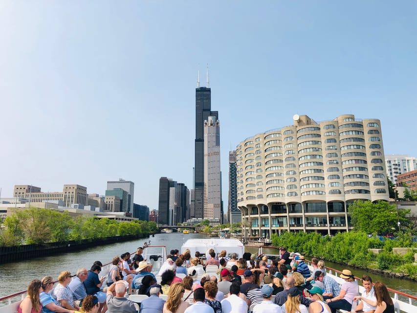 Chicago River: 90-Min Architecture Boat Tour - Navy Pier, Goose Island, and the wider city view