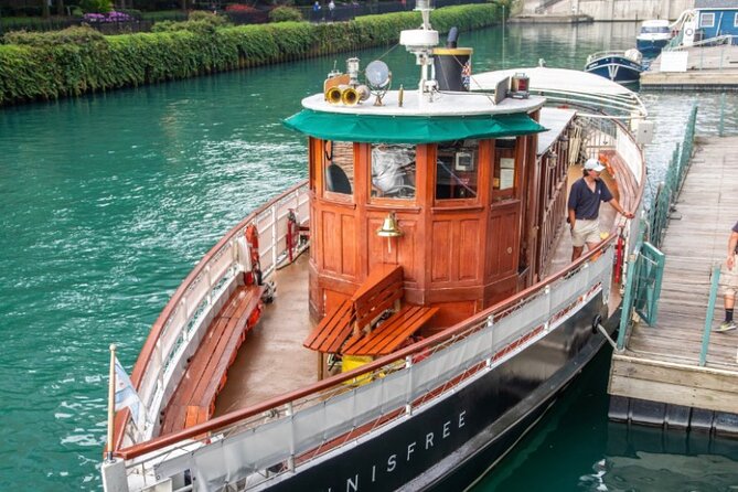 Chicago River Architecture Tour Aboard a Historic Yacht - Why the Chicago River is the right place to see the city