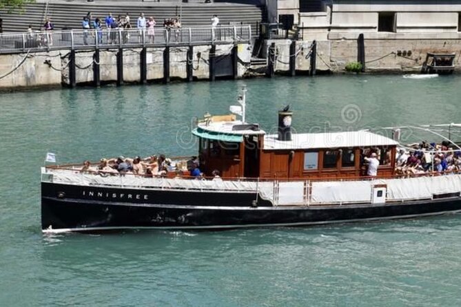 Chicago River Architecture Tour Aboard a Historic Yacht - Michigan Avenue, the Magnificent Mile, and the bridges
