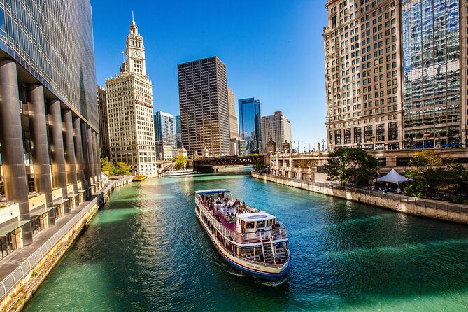 Chicago River Architecture Tour and Big Bus Hop-on Hop-off Tour - Why the river cruise deserves first place