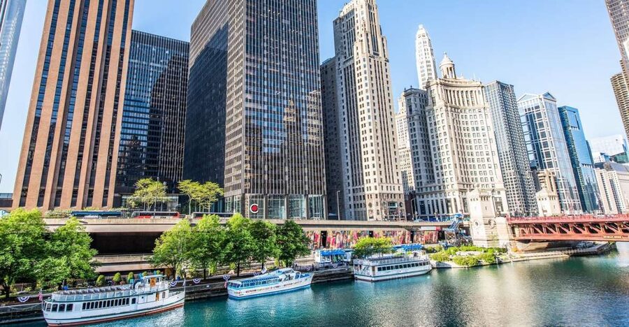 Chicago's Modern Skyscrapers Guided Walking Tour - Walking the Chicago River Walk