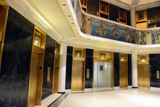 Chicago's Secret Interiors Architectural Walking Tour - Financial Canyon and the Loop’s working core