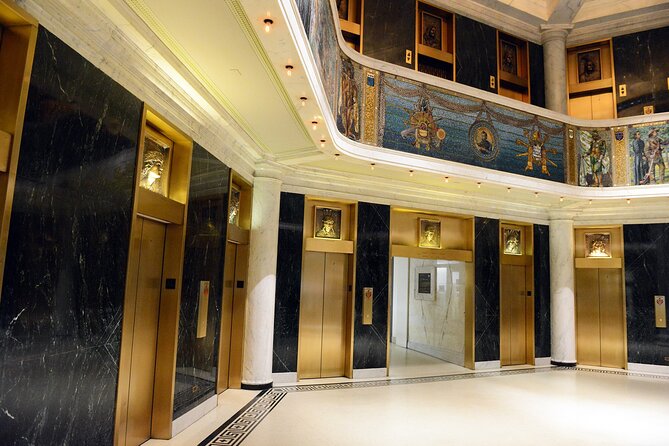 Chicago Walking Tour: Historic Skyscrapers - The Rookery Building and the appeal of interior details