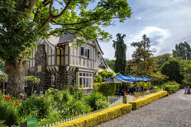 Christchurch Architectural Marvels: Private Walking Tour - Māori heritage and Antarctic stories at Canterbury Museum