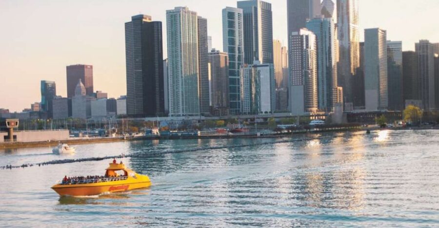 City Cruises Chicago: 75-min Speedboat Architecture Cruise - The first river stretch: bridges, old towers, and modern icons