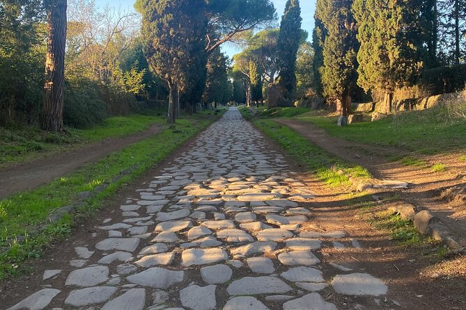 City Walk with Architect: Private walking tour of Rome - Piazza Colonna and the Temple of Hadrian