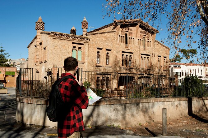 Colonia Guell & Gaudi's Crypt Admission Ticket with Audioguide - Who should book this experience?