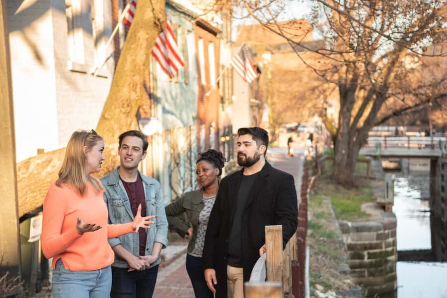 DC: Georgetown History & Architecture Tour with Local Guide - Why Georgetown feels different from central Washington