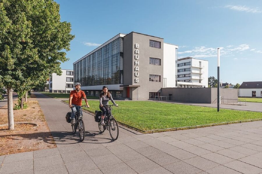 Dessau: Radtour Bauhaus – Junkers – Gartenreich - Seeing Bauhaus as part of the same story