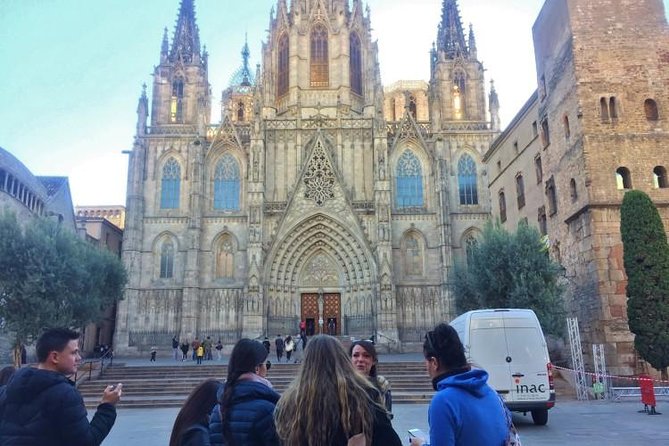 Discover Barcelona’s Gothic Quarter | Private & Semi-Private - Private or small-group: which format suits you?