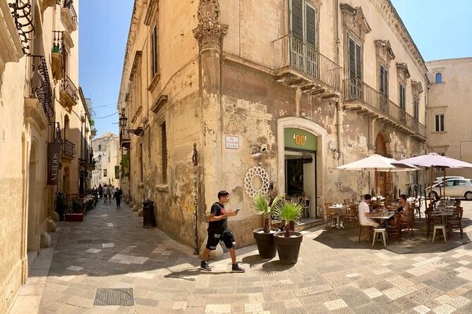 Discovering Lecce - Piazza Sant’Oronzo and the half-revealed amphitheater