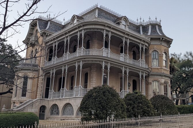 Downtown Austin Historical Architecture Walk - The courthouse brings in pre-Depression Art Deco