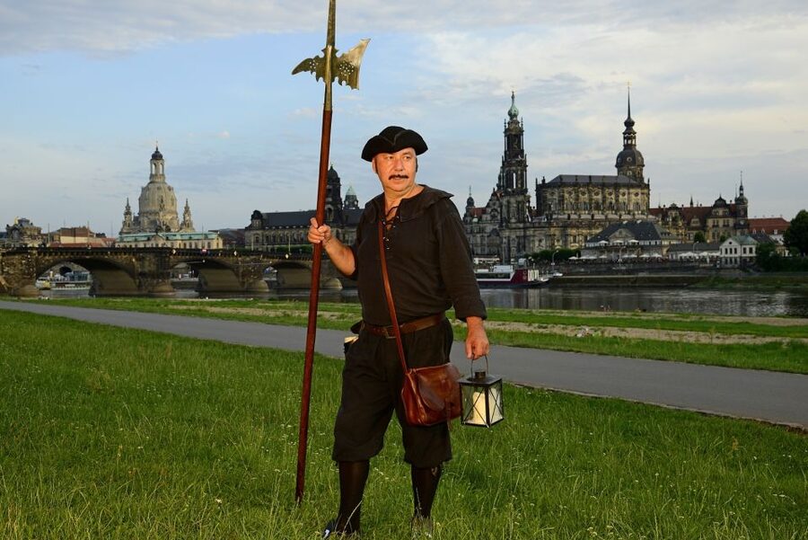 Dresden: Tour of the Baroque Quarter with a Night Watchman - Narrow passages and romantic courtyards