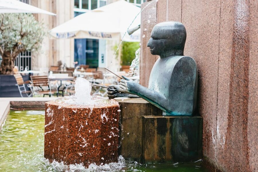 Düsseldorf: Guided City Architecture Walking Tour - Is two hours enough for this route?