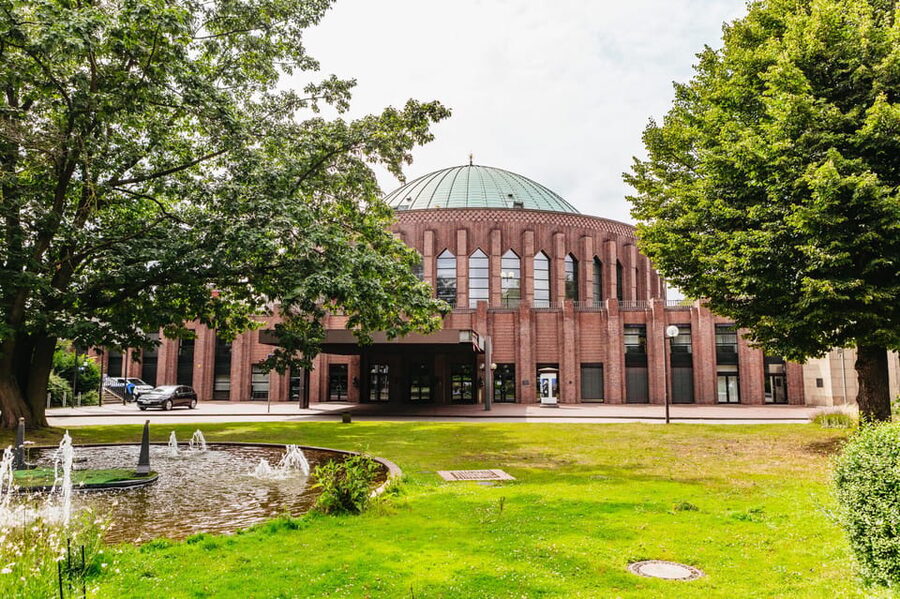 Düsseldorf: Guided City Architecture Walking Tour - Starting at Mannesmannufer and reaching Königsallee