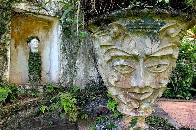 Exclusive : Geoffrey Bawa Architecture Tour - How the two gardens work together