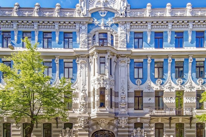 Explore Riga's Art Nouveau district with a Local - A calm start in Riga’s central garden