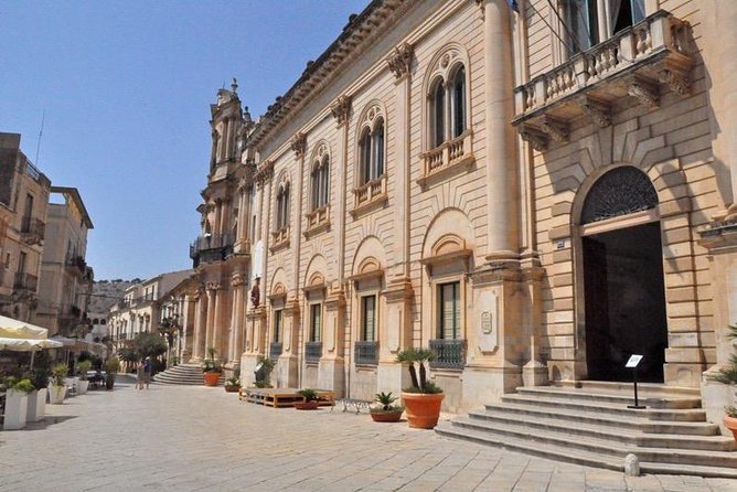 Exursions Tour the 4 Baroque Cities of Val di Noto - Modica: a former county capital on steep ground