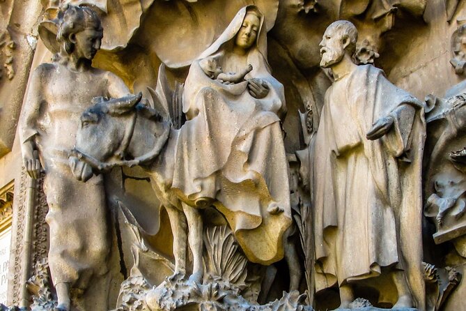Family Friendly Tour of Sagrada Familia - Seeing the outside before going in