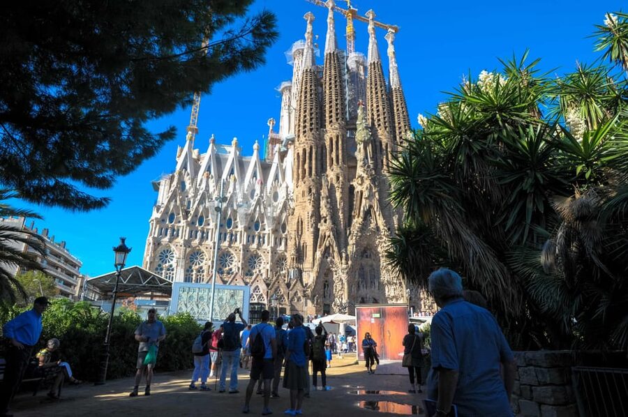 Fast Track: Sagrada Familia & Barcelona Full-Day Tour - L’Eixample shows Barcelona’s grand modern side