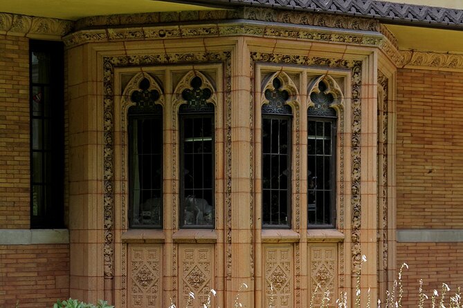 Frank Lloyd Wright Tour in Oak Park - Nathan G. Moore House and Laura Gale House