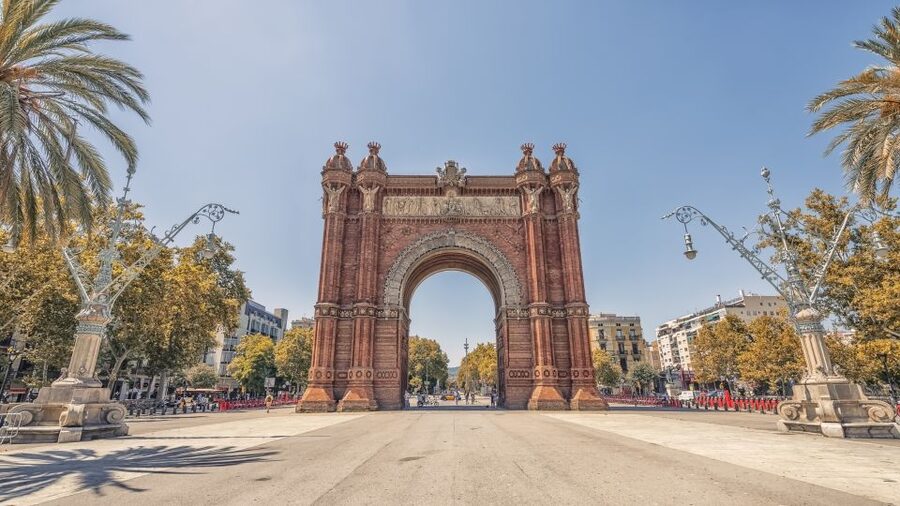 From Costa Brava: Barcelona and Antoni Gaudí's Work Bus Tour - Guides, languages, and the pace of the day