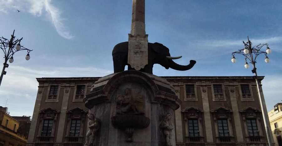 From Naxos: Syracuse, Noto, and Catania Baroque Tour - Ortigia turns history into an easy walking route