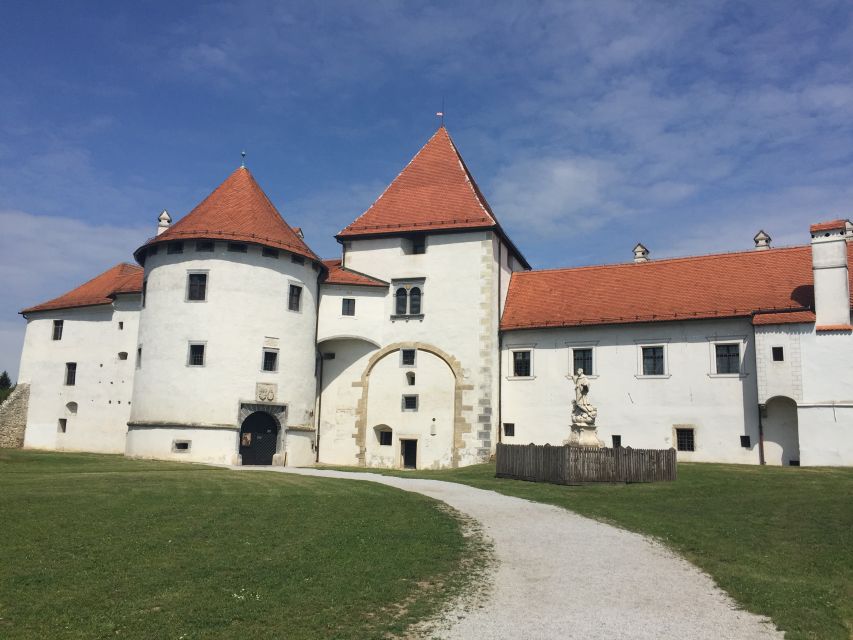 From Zagreb: Varazdin Baroque Town & Trakoscan Castle - Walking demands and who should book
