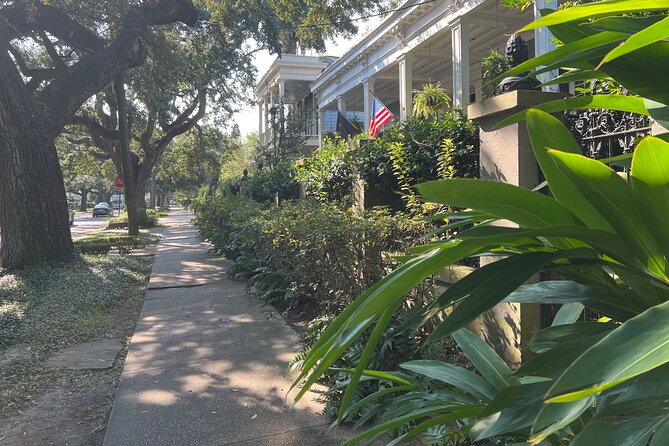 Garden District Architecture Walking Tour in New Orleans - Anne Rice, Scarlett O’Hara, and the district’s popular image