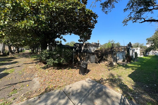 Garden District Architecture Walking Tour in New Orleans - Lafayette Cemetery No. 1 and above-ground burial