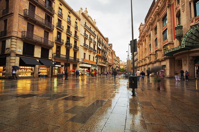 Gaudí and Barcelona Legends Walking Tour - Key points to know before booking